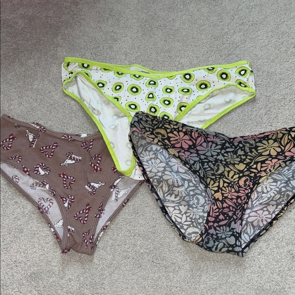 15 pair Assorted Women's Panties Bikini- and Cheeky Mixed Colors & Prints - Picture 3 of 7